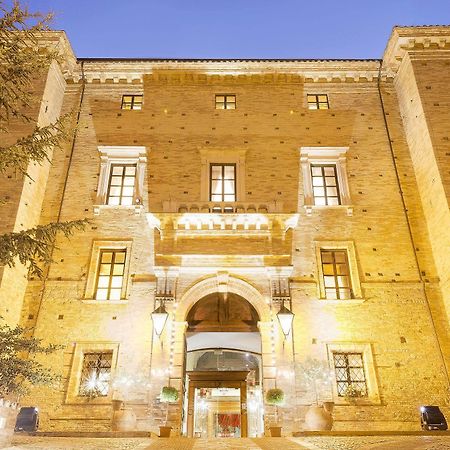 Готель Castello Chiola Dimora Storica Лорето-Апрутіно Екстер'єр фото