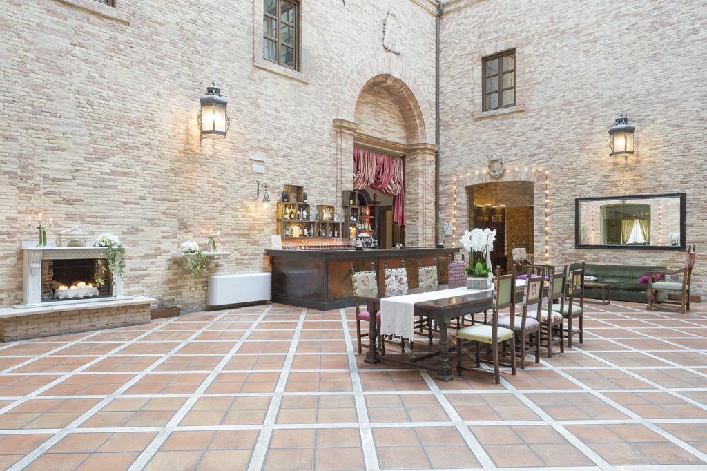 Готель Castello Chiola Dimora Storica Лорето-Апрутіно Екстер'єр фото